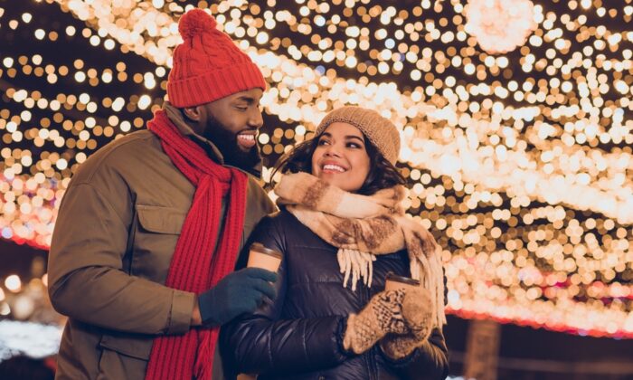 photo,of,positive,pretty,boyfriend,girlfriend,dressed,winter,season,outfits