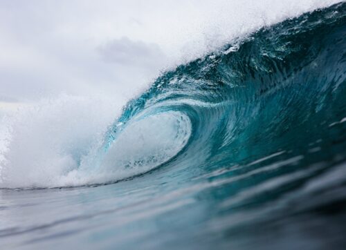 powerful,wave,breaking,in,atlantic,ocean