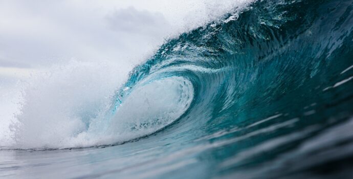powerful,wave,breaking,in,atlantic,ocean