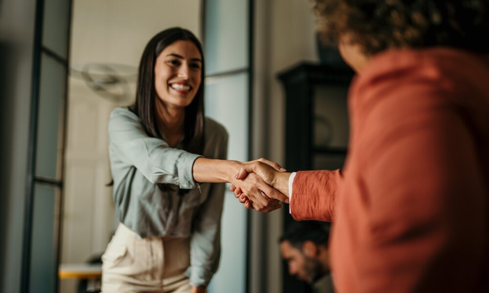business,people,shaking,hands,in,the,office.,business,persons,handshaking