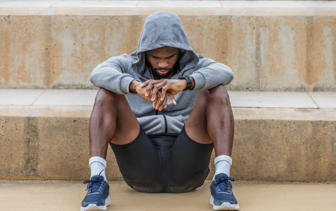 newsletter format (670 x 420 px) (11) an athlete or performer in a quiet pre-event moment — visualizing, eyes closed, before a race or a talk (ties to the "mental rehearsal" concept without needing action shots)